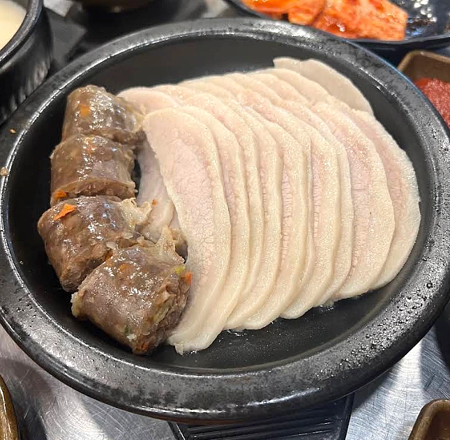 수변 최고 돼지국밥 대표
