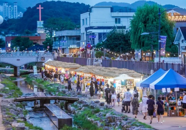 공주 국가유산 야행에 참석한 수많은 방문객들