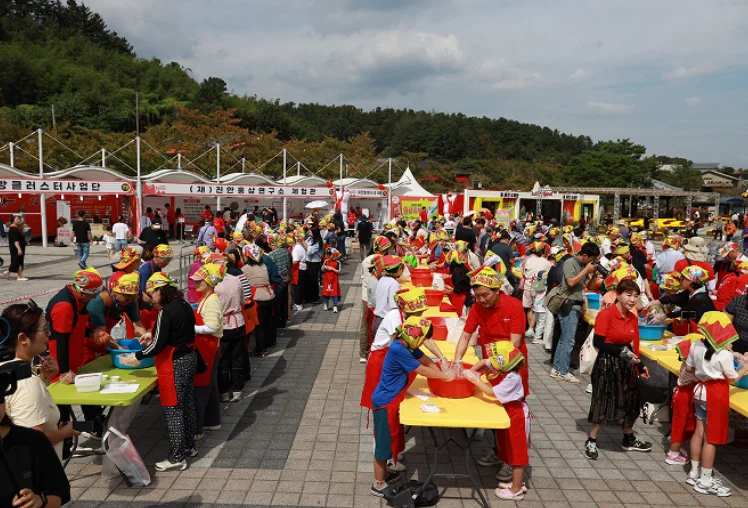 진안홍삼축제에서 벌어진 먹거리 만들기 행사